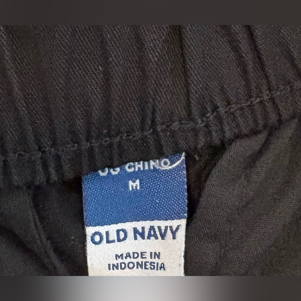 Old Navy Black Chino Shorts . Women size M.
NWT - Picture 2 of 7